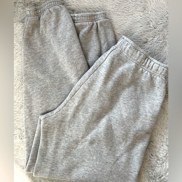 ARITZIA TNA mega fleece sweatpants - Picture 4 of 5